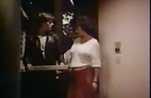 Ein Kerl fickt zwei  ...