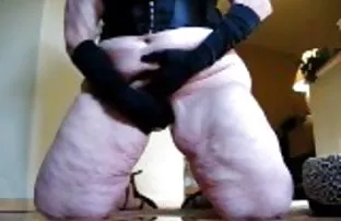 Junge mit rasierten  ...