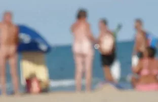 Brünette saugt den S ...