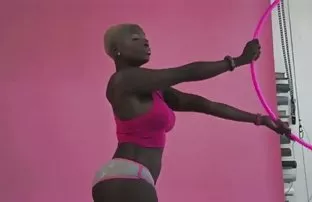 Blondine mit großen  ...