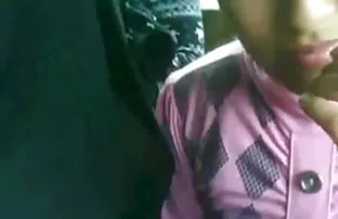 Brünette in sexy Des ...