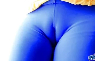 Süße Brünette fickt  ...