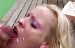 Ein älterer Mann jun ...