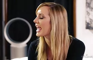 Babe zeigte Ihr Loch ...