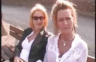 Glamorous junge Dame ...