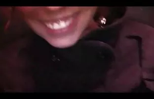 Schöne Brünette heiß ...