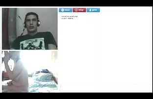 Helle Schlampe saugt ...