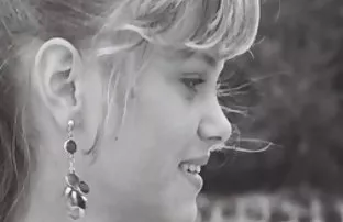 Das paar zog auf dem ...