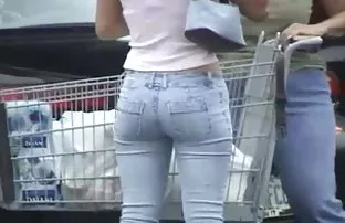 Busty in Strümpfen s ...