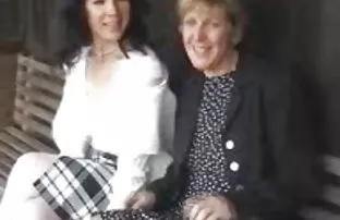 Die hübsche BELLE re ...