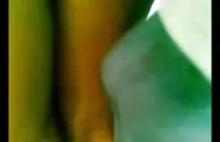 Kerl Sex mit zwei Sc ...