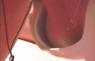 Am Pool Blondine ein ...