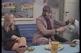 Schöne blonde nach d ...