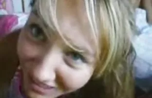 Der Mann füllte den  ...