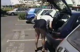 Blonde Cutie posiert ...