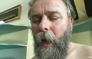 Der Kerl rief der Ar ...