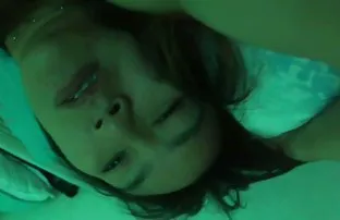 Busty brunette besch ...