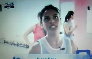 Babe genießt eine ha ...