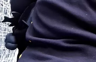 mit kleinen Brüsten