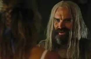 Dunkelhaarige Mädche ...