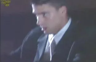 Der Kerl kommt in al ...