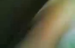 Brünette bekommt ein ...