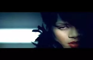 Junge Schlampe durch ...