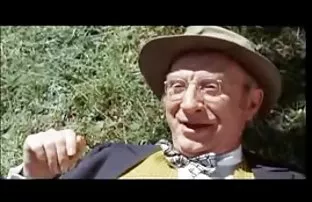 Auf der Tribüne zeig ...