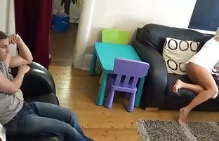 Nass Schlampe zeigt  ...