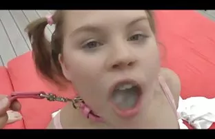 Schlanke asiatin wic ...