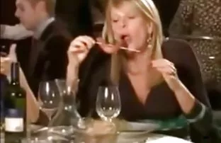 Frau in sexy Dessous ...