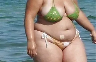 Auf der Couch hat ei ...