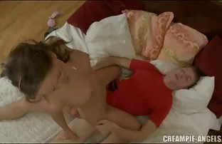 Ein junger Kerl fick ...