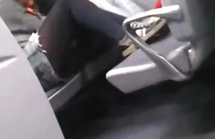 Blondine streichelt  ...