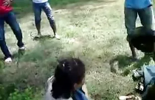 Sexy Dame kletterte  ...