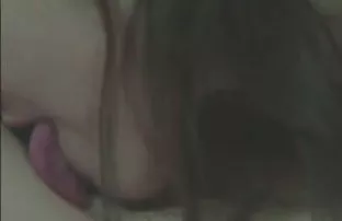 Asiat brät in die Mu ...