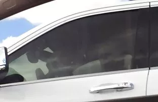 Brünette hat eine ge ...