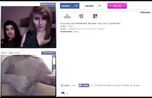 Eine junge dunkelhaa ...