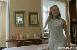 Blondine mit sehr gr ...