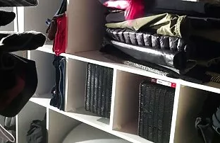 Ein junges Mädchen a ...