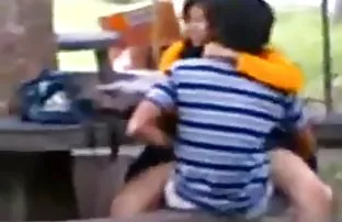 Brünette Lesben in e ...