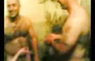 Der Neger zog auf se ...