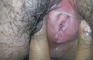 Das Mädchen sieht wi ...