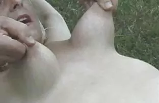 Brünette mit großen  ...