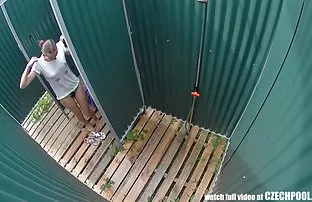 Entwickelt Loch und  ...