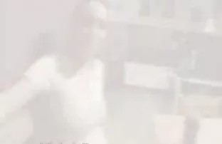 Muskulösen Mann in d ...