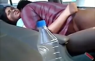 Freundin vor den Aug ...