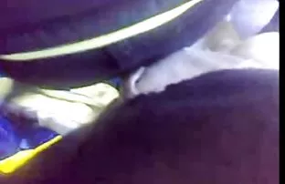 Schöne Brünette durc ...