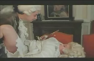 Mann pflanzt seinen  ...