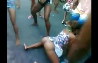 Dicke Mutter junger  ...